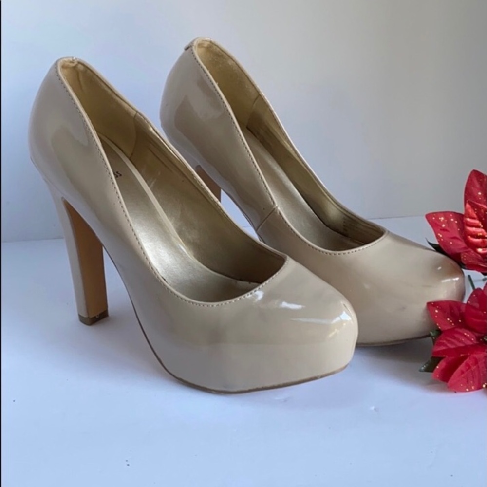 PERFECT PARTY HEELS! Nude Patent Leather Platform Heels size 7, G by Guess